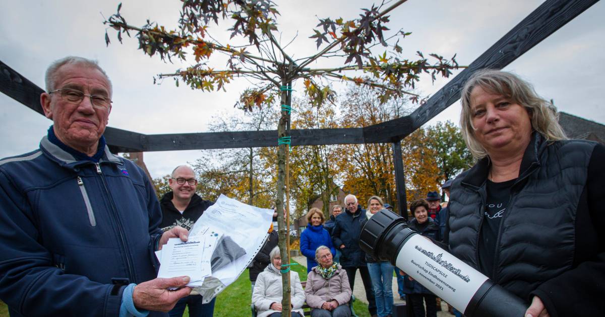 ‘Tijdscapsule naar de toekomst’ begraven in pastorietuin Steensel