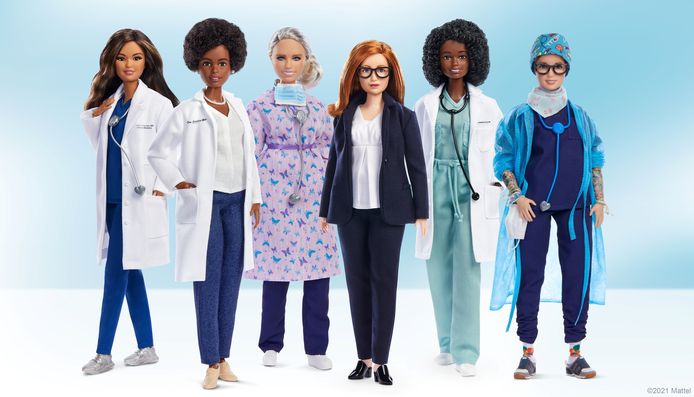 6 Barbies mettant à l'honneur des femmes dans le domaine des sciences, de la technologie et de l'innovation dans le monde entier.