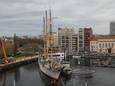 De Mercator wordt gedraaid door een sleepboot