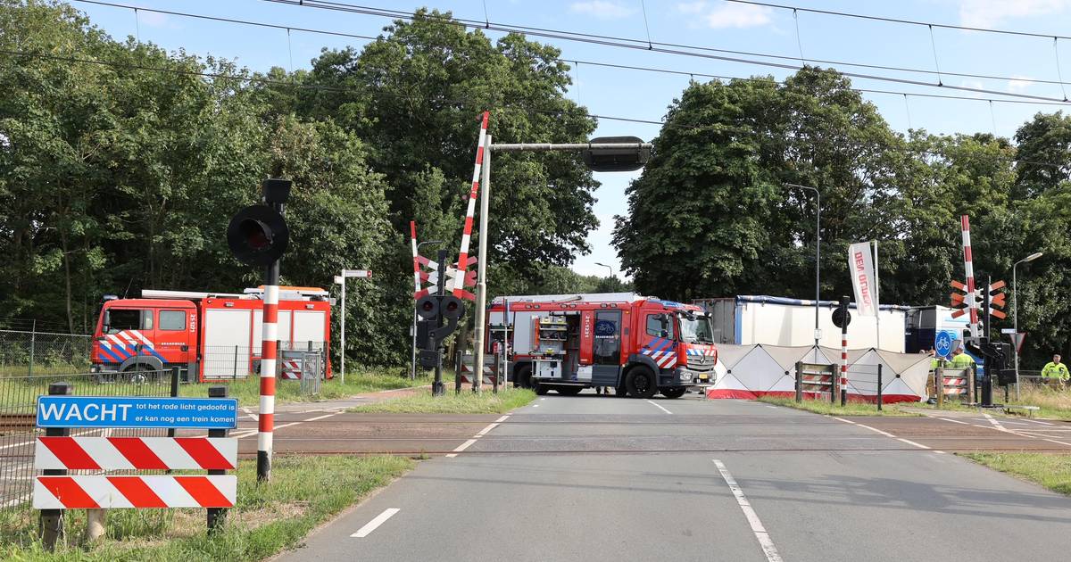 Fietsster zwaargewond bij aanrijding met vrachtwagen in Rosmalen, slachtoffer naar ziekenhuis.