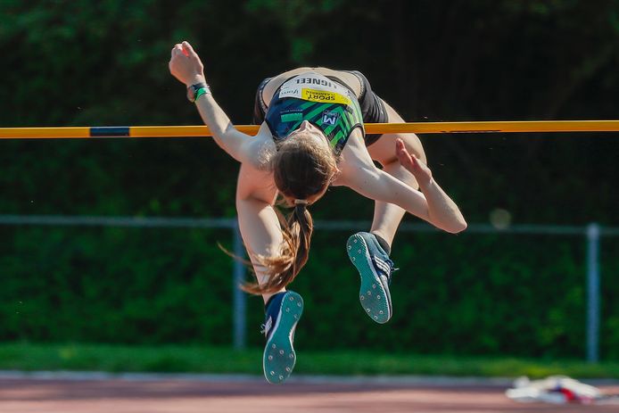 Hoogspringster Yorunn Ligneel behaalde als enige West-Vlaamse goud op het Vlaams kampioenschap alle categorieën.