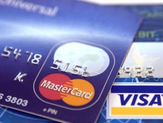 Fiscus screent kredietkaarten op zoek naar zwart geld