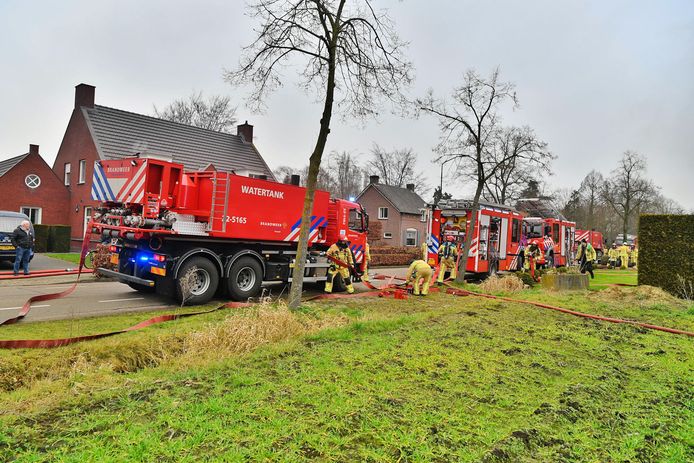 Grote brand bij een schuur in Netersel.