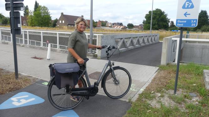 Signalisatieborden F7 laten fietsers veilig Waalstraat oversteken