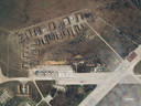 Satellietbeelden van de schade op het Russische vliegveld.