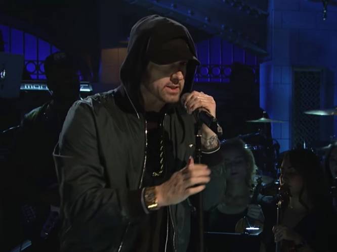 Eminem verrast met krachtige medley van grootste hits