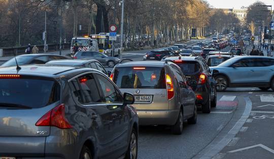 Nieuwe verkeersregels vanaf 2026: van hogere boetes in Nederland tot strengere Brusselse LEZ