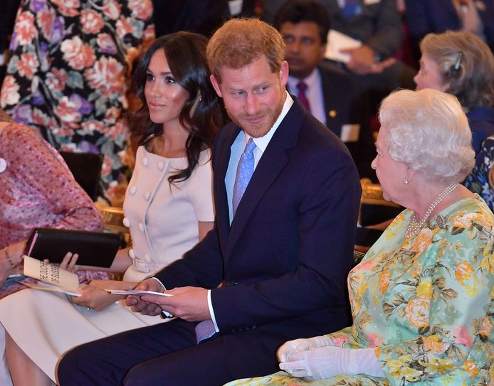 Queen Elizabeth II houdt de poorten van het paleis open voor haar kleinzoon.