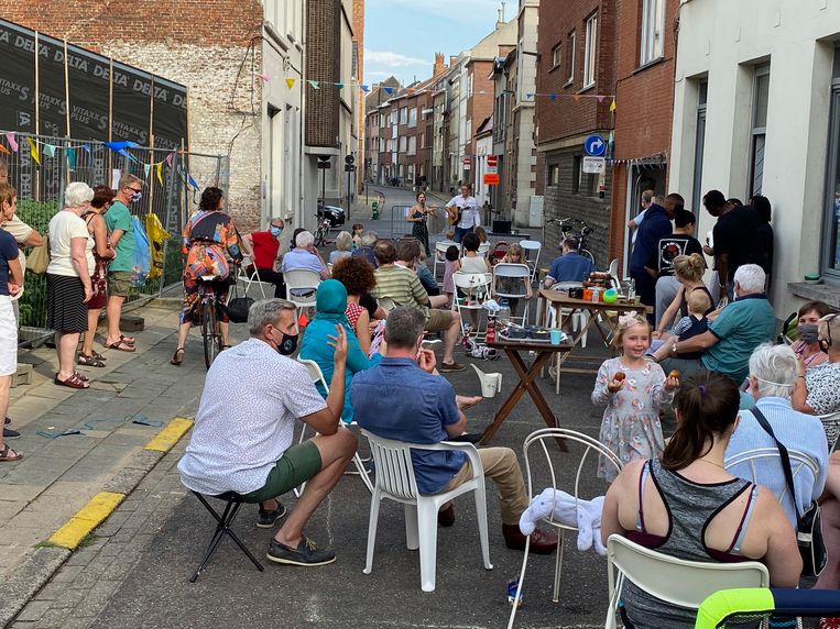 Een buurtfeest in Mechelen.  Beeld Thomas Vermeeren