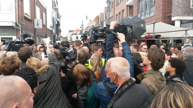 Veel mediabelangstelling voor het bezoek van Wilders. Beeld Patrick Meershoek