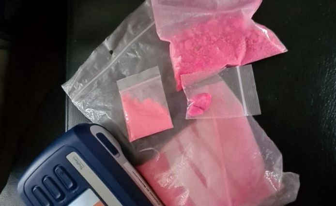 De politie sprak na een drugsvondst in Roosendaal van een ware 'drugsapotheek'.