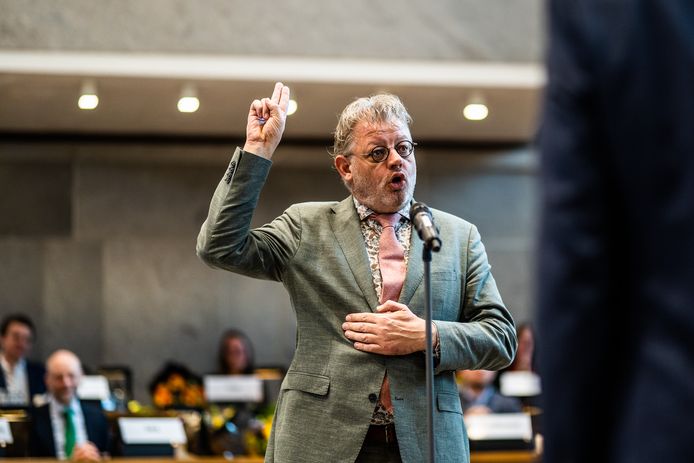 Peter Drenth is afgelopen woensdag beëdigd als nieuw statenlid. Tegelijkertijd is hij nog gedeputeerde Landbouw.