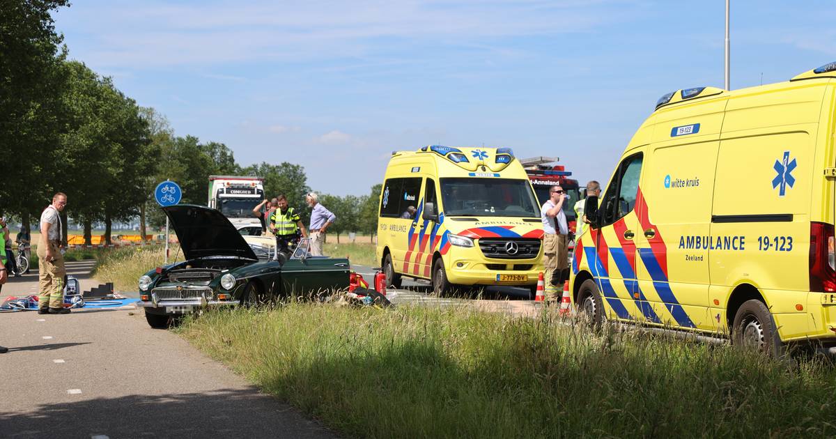 Gewonden bij botsing met oldtimer Tholen.
