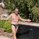 Gert Verhulst deed in speedo nog zo z’n best, maar komt qua aantal kijkers nog niet aan de enkels van een volledig geklede Tom Waes
