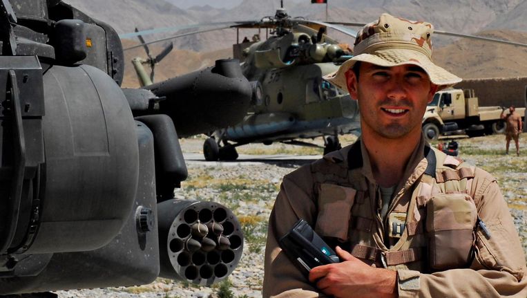 Apachevlieger Roy de Ruiter diende van 2004 tot 2009 in Afghanistan. Beeld -