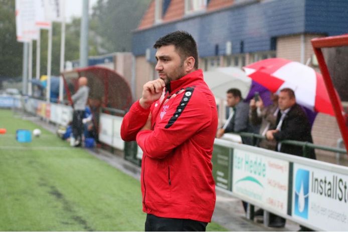Coskun Karademir is komend seizoen trainer van Turkse Kracht in Deventer.
