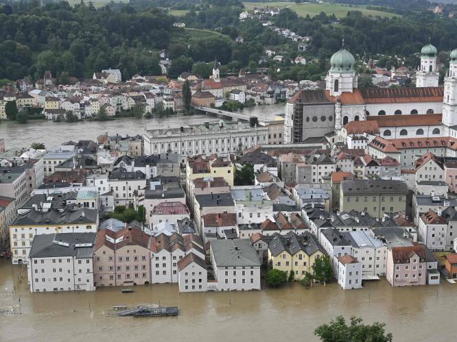 Waterpeil Donau net geen 10 meter, noodtoestand uitgeroepen in Passau - Nog zes mensen vermist in Beieren