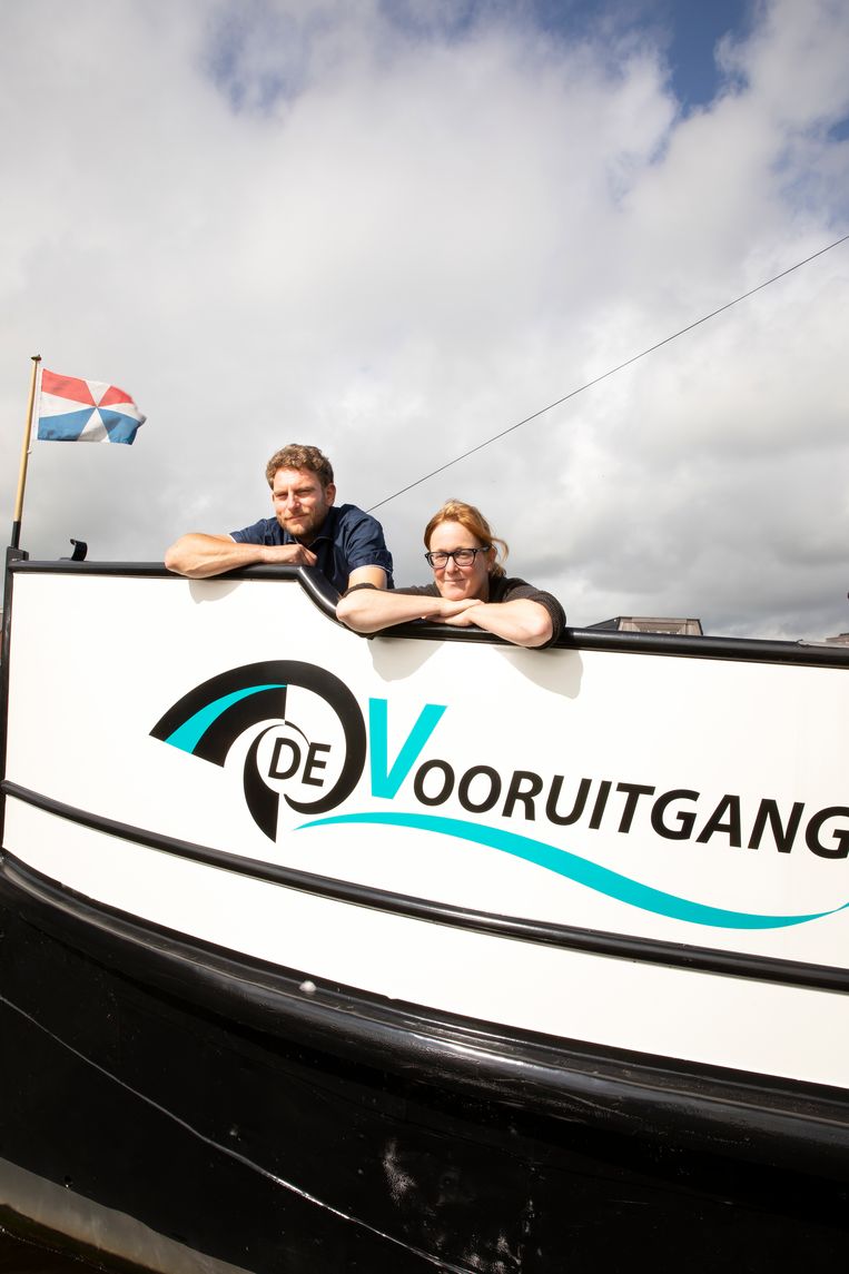Jorrit Jouwsma en Susan Janssen op hun vergaderschip 'De vooruitgang'.  Beeld Judith Jockel