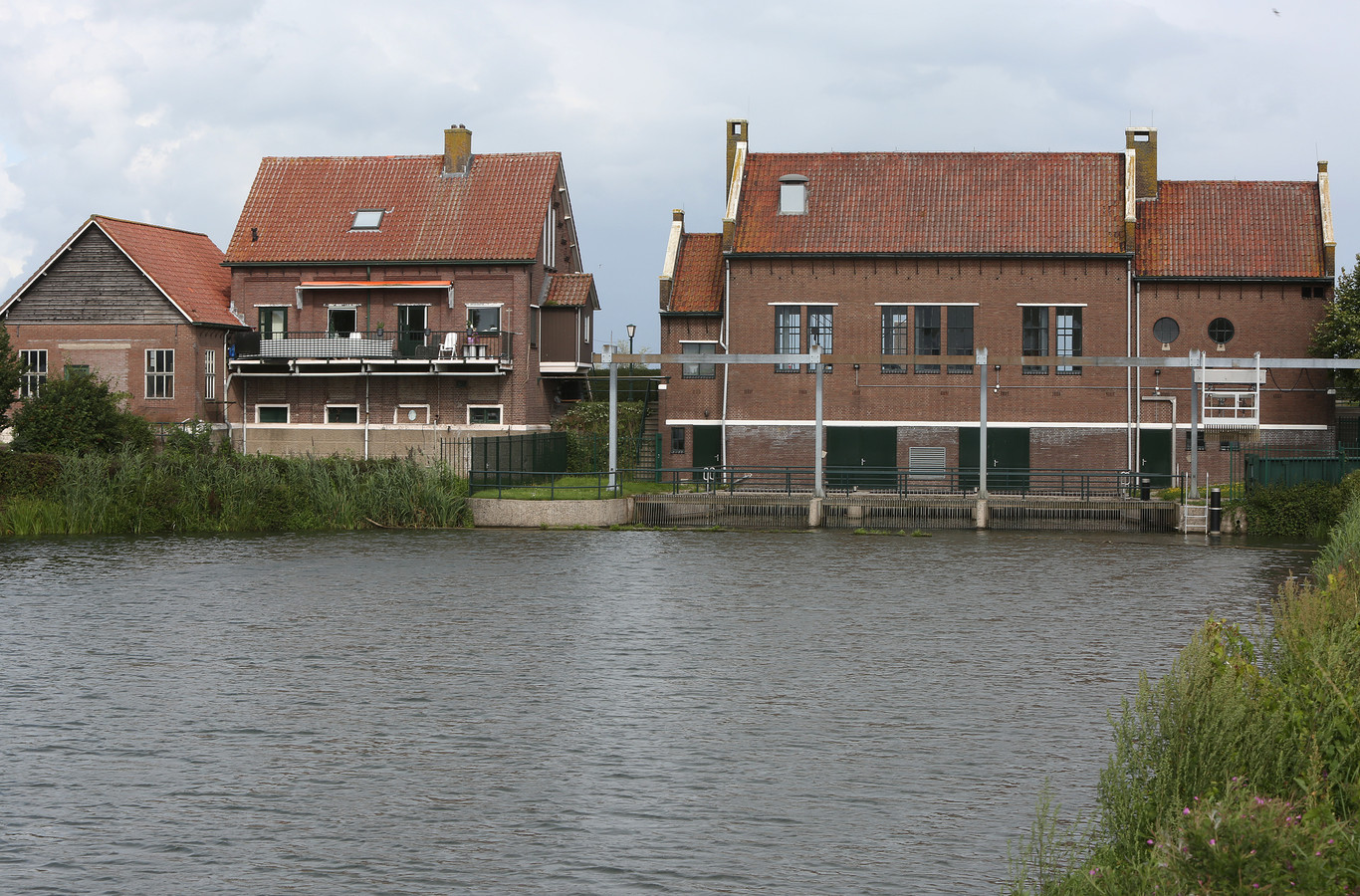 Het Weer In Terwolde Gemaal-woning Terwolde inzet 'strijd' waterschap en gemeente | Foto