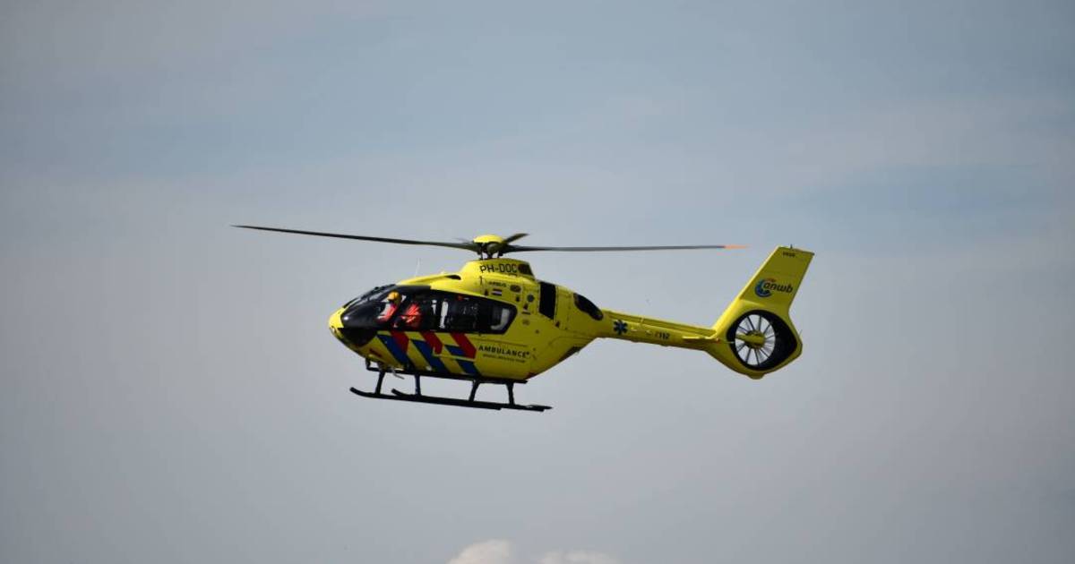 Traumahelikopter landt in Rilland voor gewonde motorcrosser | Bevelanden | pzc.nl - Provinciale Zeeu