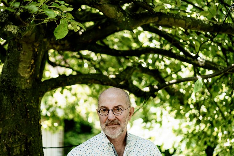‘Ik denk dat mondmaskers op het openbaar vervoer nog een tijdlang nuttig kunnen zijn. Al levert deze uitspraak mij wellicht meteen een doodsbedreiging op.’ Beeld Eric de Mildt