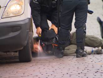 Onderzoek naar agenten die klimaatbetogers met pepperspray in gezicht spoten