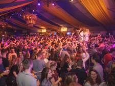 Blazen om de feesttent binnen te mogen: ‘Willen geen jongeren die al wankelend op hun benen staan’