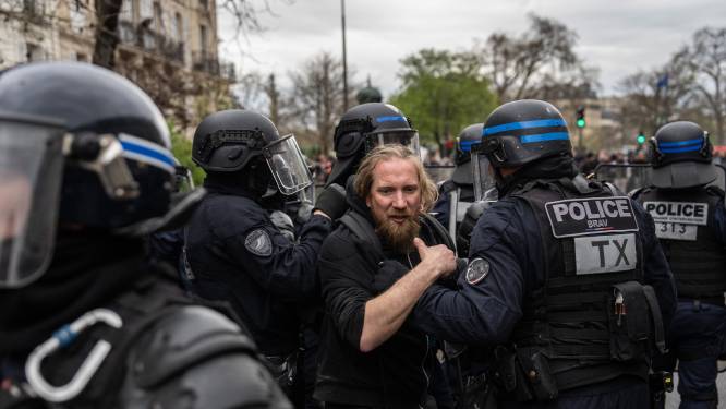 175 agenten gewond na nieuwe demonstraties in Frankrijk, ruim 200 arrestaties