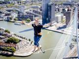 Koorddanser Jaan liep op ruim 150 meter hoogte over Nieuwe Maas: 'Geweldig'