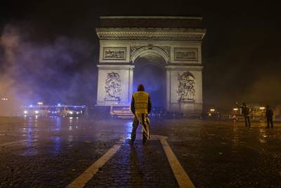 Protest Parijs ontspoord: Arc de Triomphe beschadigd, bijna 300 arrestaties