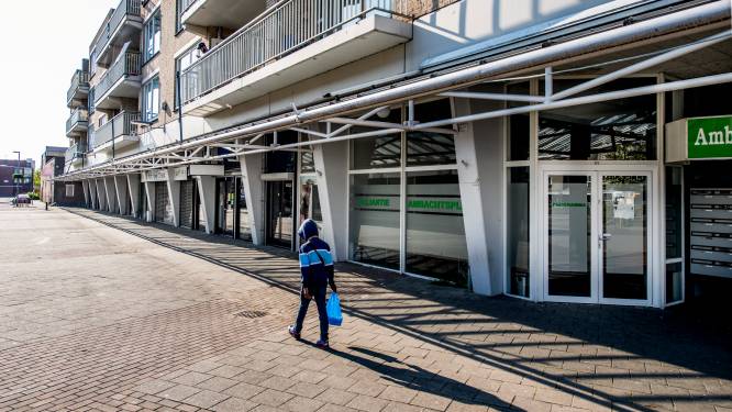 Beterschap beloofd voor afgegleden plein, winkeliers sceptisch: ‘Breek het winkelcentrum gewoon af’