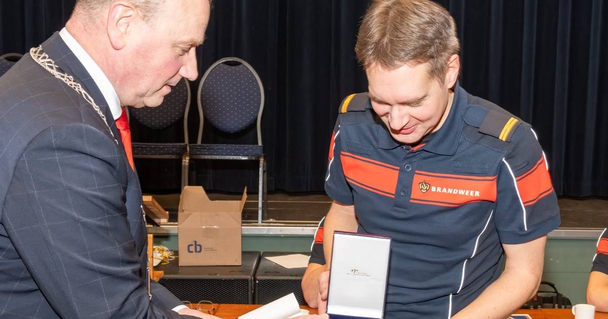 Brandweerkorps Ugchelen ontvangt erepenning ter ere van 125-jarig jubileum