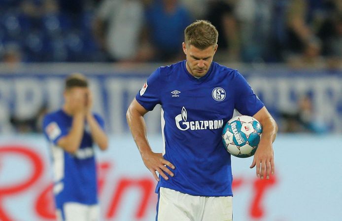Schalke 04-spits Simon Terodde. De club uit Gelsenkirchen speelde tot vandaag met Gazprom op de borst.