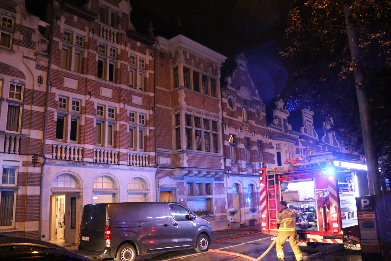 Tuinhuis gaat in vlammen op, twee gasflessen ontploffen Foto hln.be