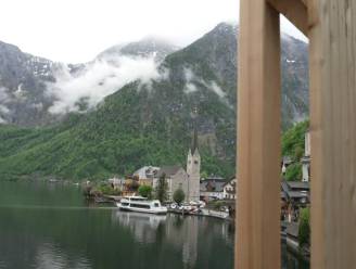 KIJK. Oostenrijks Frozen-dorpje is selfiejagers grondig beu en neemt drastische maatregel: “Het enige dat helpt”