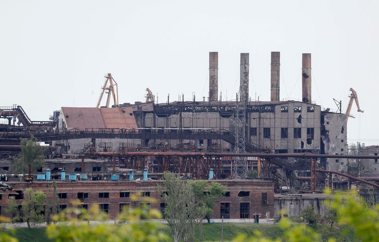 De Azovstal-fabriek is een immens terrein in de zuidelijke havenstad Marioepol. Beeld REUTERS