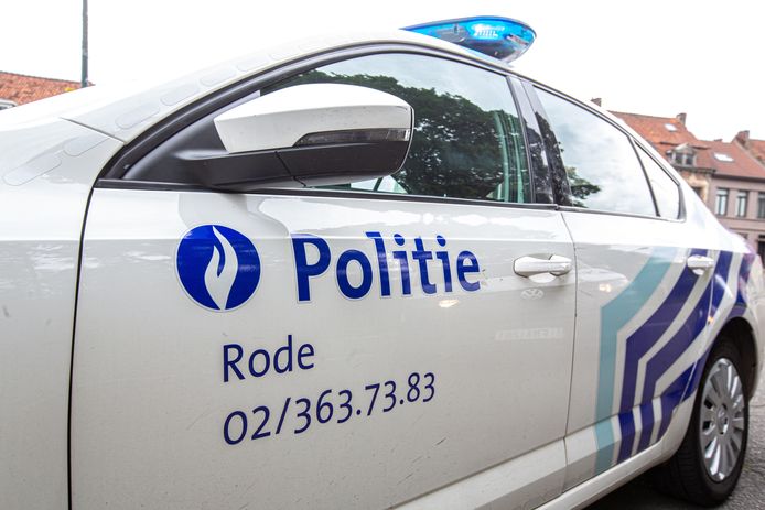 De politie pakte in de buurt van het station van Sint-Genesius-Rode twee  inbrekers op.
