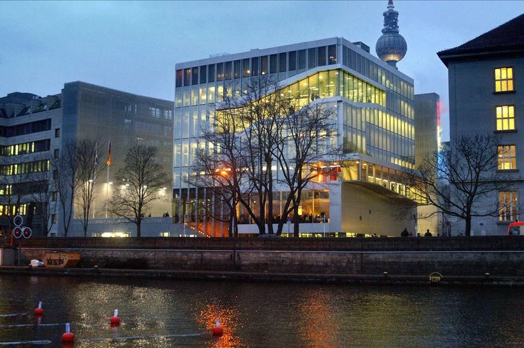 De Nederlandse ambassade in Berlijn. Beeld Getty Images