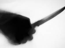 Man (19) zwaargewond bij steekpartij in woonwijk in Ridderkerk, ook vrouw bedreigd met mes