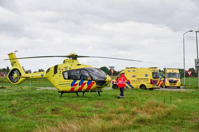 Fietser ernstig gewond na val op rotonde in Sprundel, politie onderzoekt of slachtoffer is aangerede