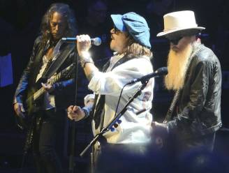 KIJK. Johnny Depp eert Jeff Beck met optreden tijdens tribute concert in Londen