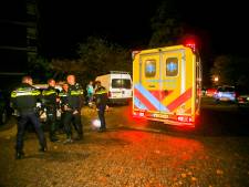 Hulpdiensten rukken massaal uit voor gewonde man die op straat ligt in Dordrecht