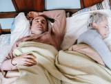 Pikt je partner altijd het deken? Misschien zijn jullie gebaat bij een ‘slaapscheiding’. “Kan je relatie redden”