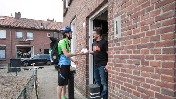 Apothekers in Midden-Brabant stappen over op de fietskoeriers van Velomedi