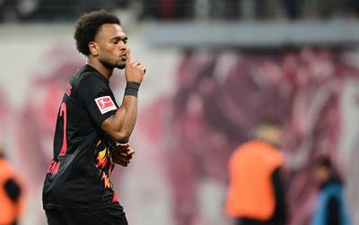 Openda opnieuw trefzeker bij Leipzig, dat Borussia Mönchengladbach met 2-0 over de knie legt