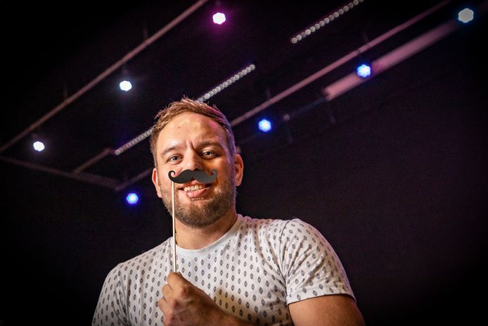 Koen Reijntjes van Creative Music Productions wilde een nieuw muziekfestival in Borculo organiseren, met Duitse foute muziek.