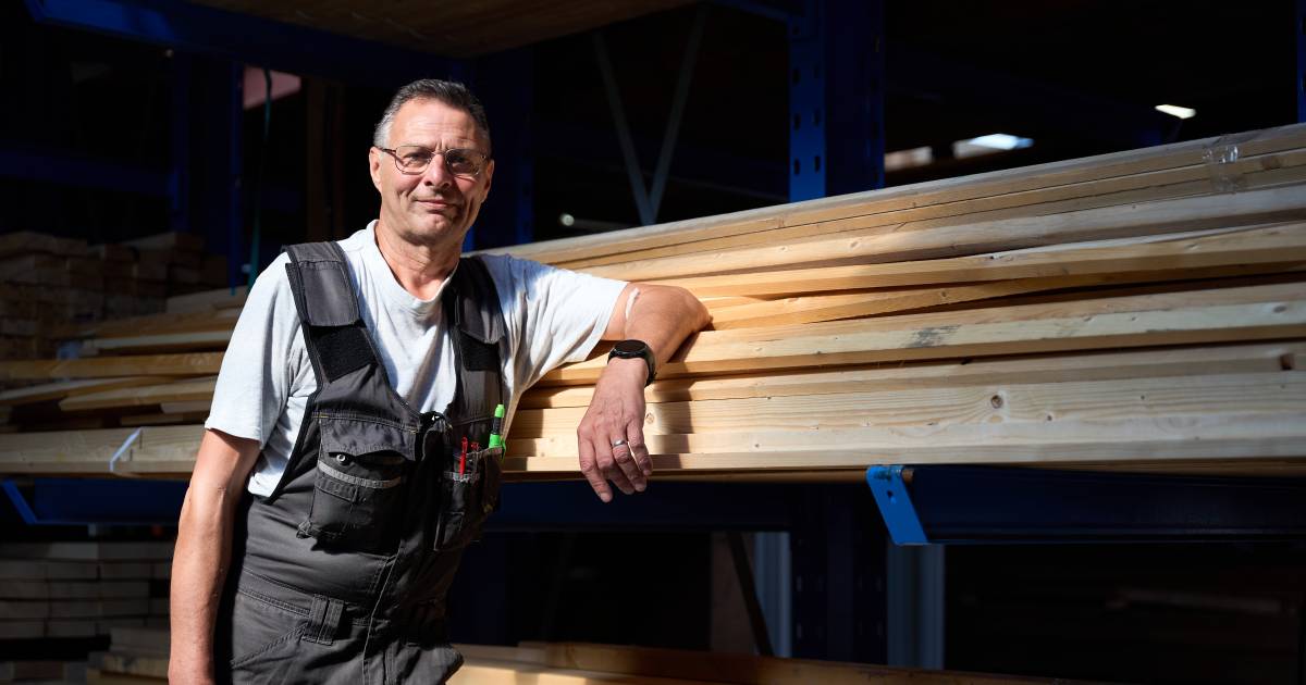 Een levende legende in de werkplaats: Ger Winters viert gouden jubileum bij bouwbedrijf in Luyksgest