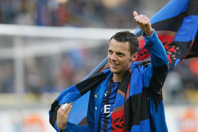 13 april 2008, enkele weken voor zijn dood: Sterchele groet de fans van Club na een derbyzege (1-0) tegen Cercle. Iets voorbij het uur scoorde hij zelf de enige treffer.