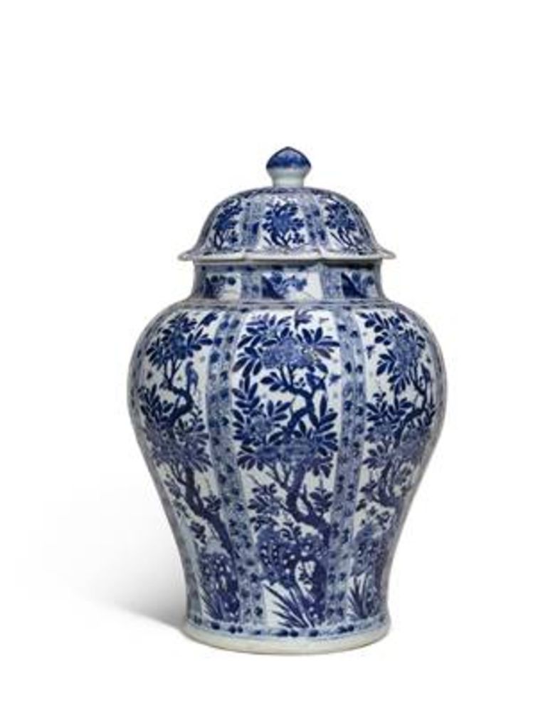 De 17de-eeuwse Chinese dekselpot van prinses Christina die vorige week is geveild en gekocht door het Gemeentemuseum Den Haag. De pot is vanaf 21 maart in het museum te zien. Beeld 