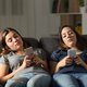 Hoeveel zitten jongeren op hun smartphone, wat is hun alcoholgebruik en hoeveel uur sporten ze?